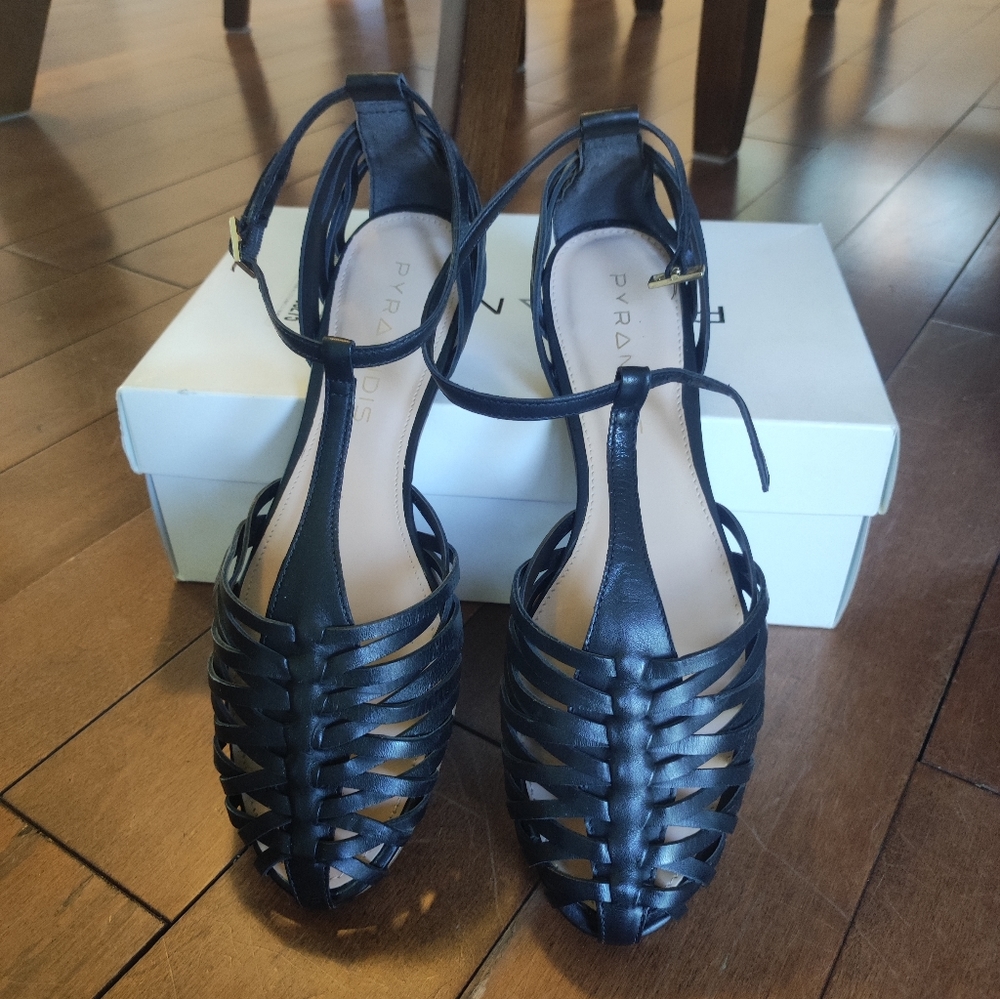 Anthro T Strap Pyramidis Sandal *Black*